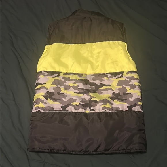 Yellow and Black Sporty Vest with High Collar - Picture 6 of 6